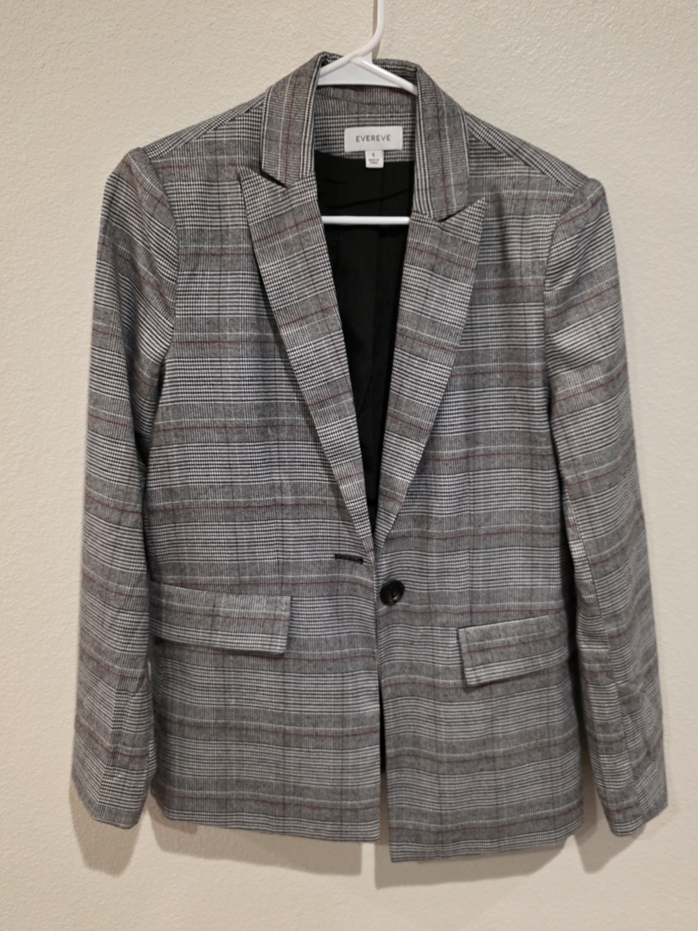 Evereve Gray Glen Plaid Single-Button Blazer with Subtle Red Check